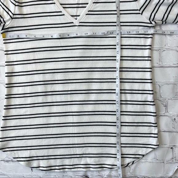 Banana Republic Casual Long Sleeve Sweater White black stripes v-neck size S - Picture 7 of 7